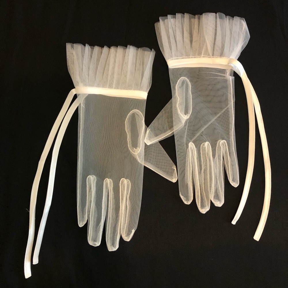 Elegant Sheer White Gloves with Ribbon - Picture 2 of 3